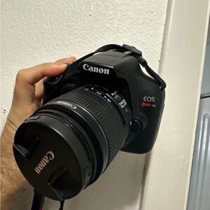Canon EOS Rebel T6 DSLR Camera in Black